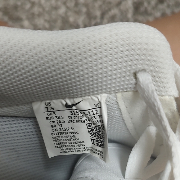 Nike Air Force 1 All-White Sneakers Womens - Picture 13 of 13